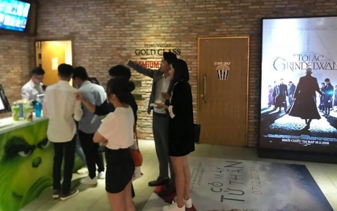 Nam Em bị phát hiện đi xem phim với trai lạ và đây là điều gây tranh cãi