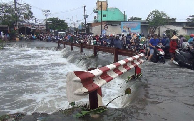 Xót lòng hậu quả mưa lớn do ảnh hưởng bão số 9 ở TP.HCM khiến nam sinh ĐH Sài Gòn tử vong vì lũ cuốn