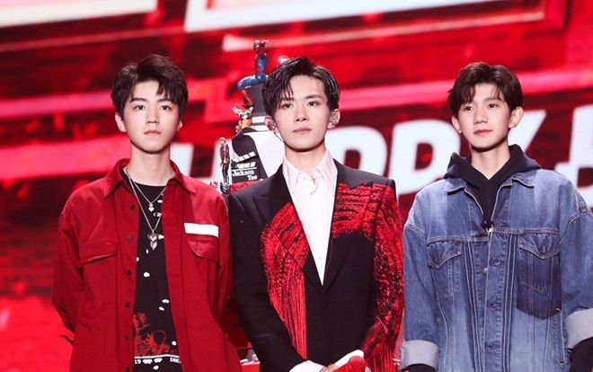 Vương Nguyên, Vương Tuấn Khải mang quà đến đại tiệc sinh nhật đỏ rực của Dịch Dương Thiên Tỉ ở tuổi 18