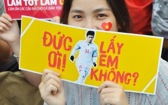 Chuyện tình kỳ lạ giữa nàng hoa hậu và sao trẻ ĐTVN lấy suất Văn Quyết