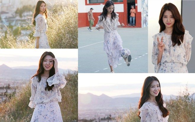 Park Shin Hye xinh đẹp tựa nữ thần, chơi bóng đá trên phim trường 'Memories Of The Alhambra'