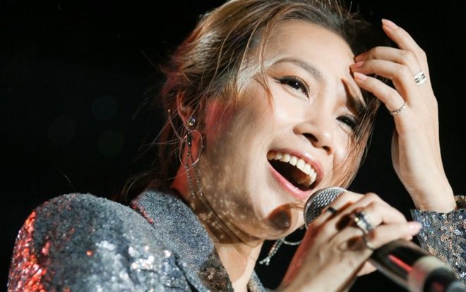 Đăng status mừng bão qua, Mỹ Tâm không quên 'hack não' fan bằng chiêu cũ