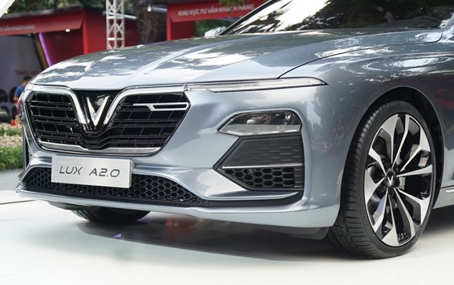 Người Việt phải bỏ ra bao nhiêu tiền để những chiếc xe hơi VinFast có thể thực sự 'lăn bánh'?