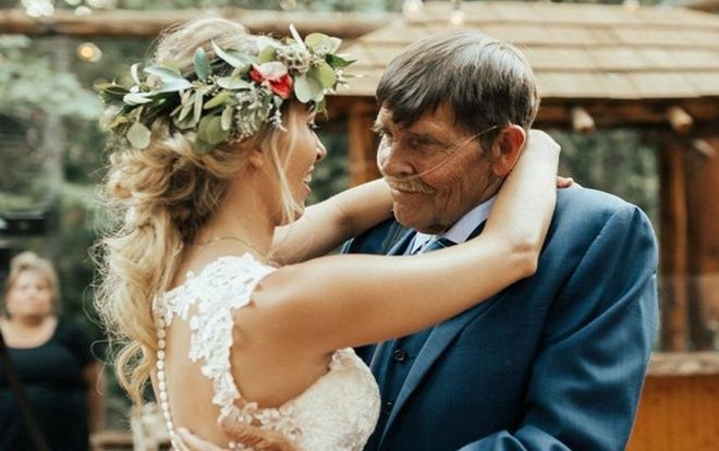 Cha già mắc bệnh nặng nhảy với con gái trong lễ cưới đầy xúc động