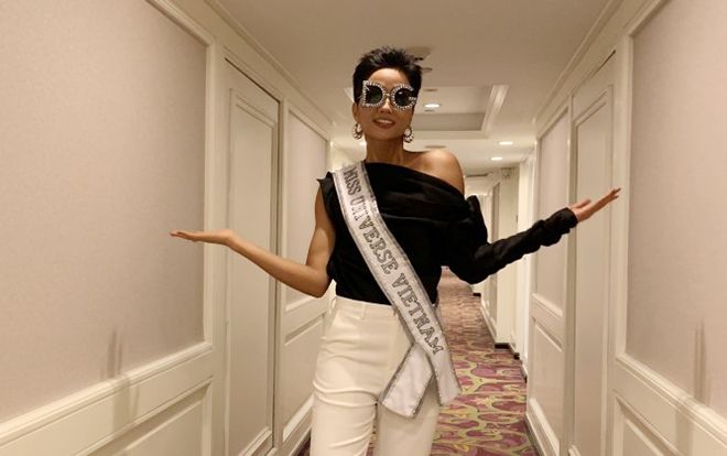 Vừa nhập cuộc Miss Universe, H'Hen Niê đã 'ngầu tới bến' với cặp màu kinh điển và phụ kiện ấn tượng