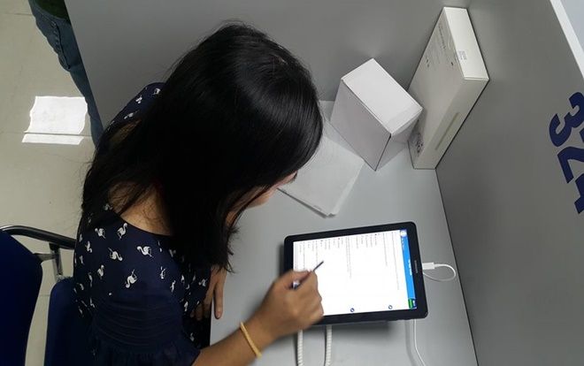 Không còn nữa cái thời giấy trắng mực đen, trường đại học đầu tiên tại Việt Nam tổ chức thi qua video clip