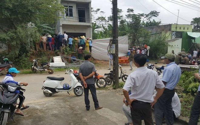 Hoảng hồn phát hiện chồng chết dưới sông, vợ tử vong bên hông nhà với vết cắt ở cổ