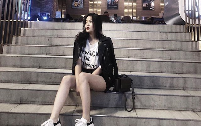 Bạn trai đi đá bóng, hội chị em ĐTVN thay nhau 'khoe' ảnh ăn chơi