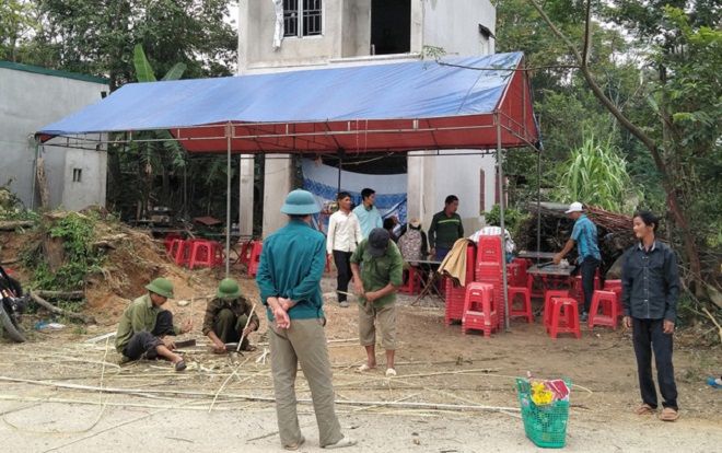 Vụ chồng chết dưới sông vợ tử vong bên hông nhà với vết cắt ở cổ: Phát hiện mảnh giấy có nội dung khó ngờ