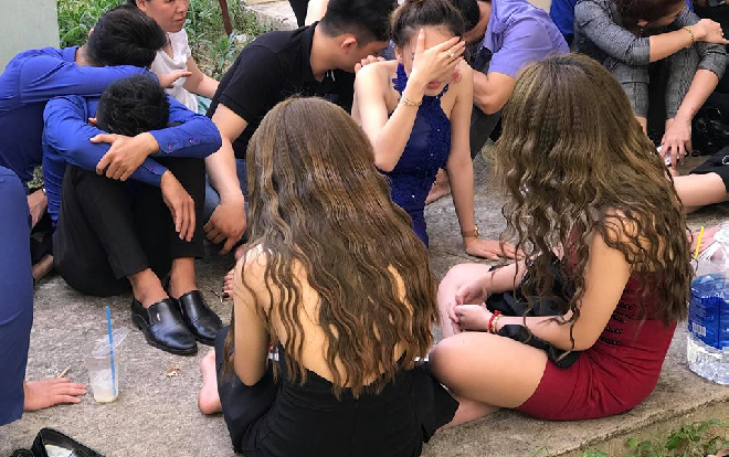 Hàng chục nam nữ phê ma túy tháo chạy khi Cảnh sát ập vào kiểm tra tại quán bar ở Sài Gòn