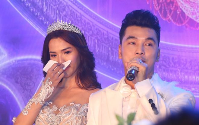 Ưng Hoàng Phúc khiến Kim Cương bật khóc với lời tỏ tình ngọt ngào: 'Anh sẽ nắm tay em hết phần đời còn lại!'