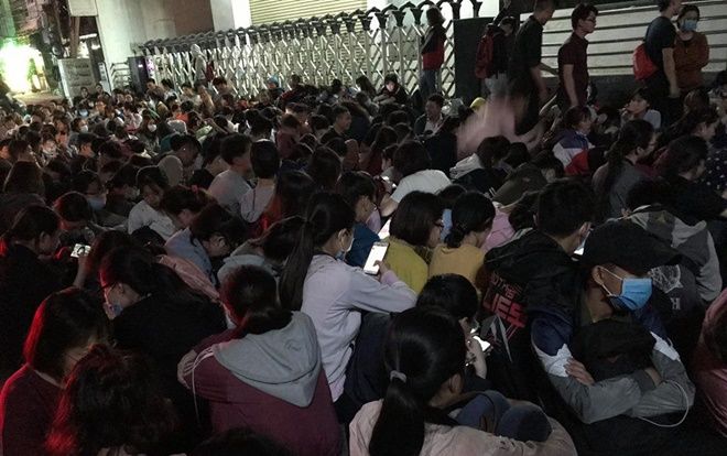 Thay đổi cấu trúc đề thi TOEIC, hàng ngàn sinh viên phải thức trắng đêm để đăng ký dự thi