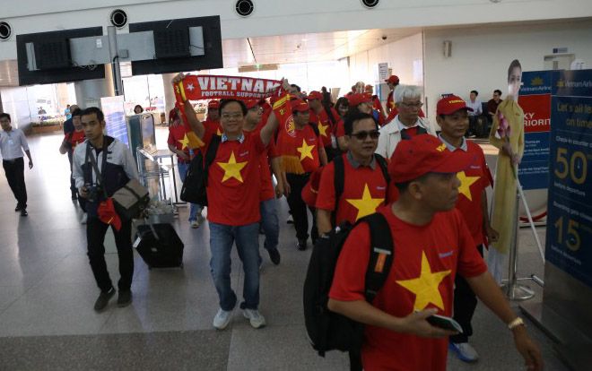 Hàng trăm CĐV sang Philippines tiếp lửa cho đội tuyển Việt Nam