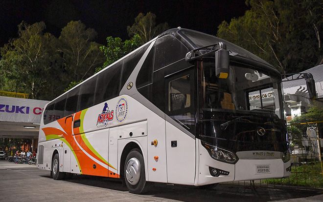 Săm soi xe buýt sang trọng của đội tuyển Philippines trước giờ quyết đấu với Việt Nam tại AFF Cup 2018