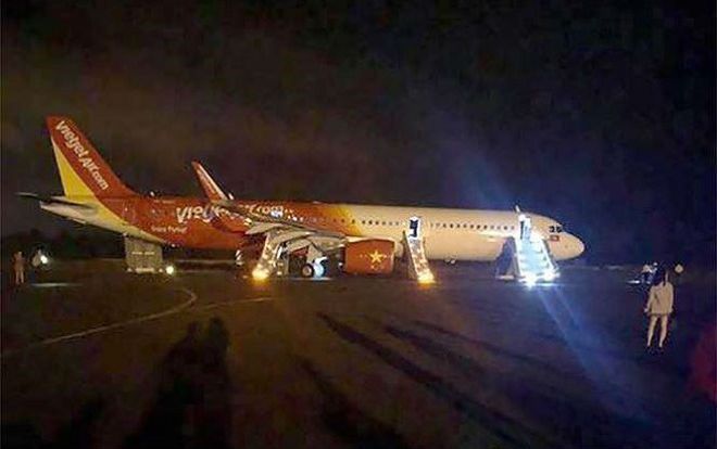 Vụ máy bay bị văng bánh tại sân bay Buôn Ma Thuột: Thu bằng lái của 2 phi công VietJet