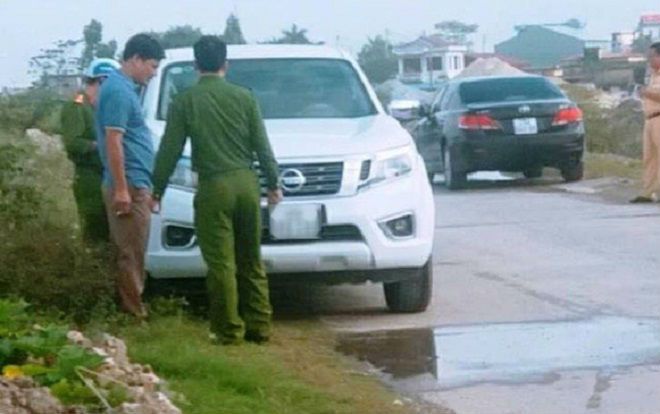 Phát hiện thượng úy Công an tử vong bất thường trên xe ô tô nổ máy đóng kín cửa