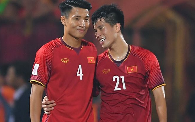 Mặc bạn gái xinh đẹp nói lời yêu thương, trung vệ Bùi Tiến Dũng 'tuyên bố' chỉ cần chàng trai này