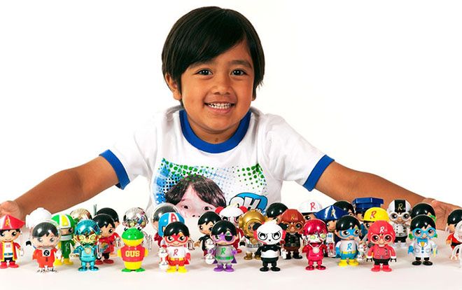 10 nhóc tì vắt mũi chưa sạch nhưng đã thành tỉ phú nhờ YouTube