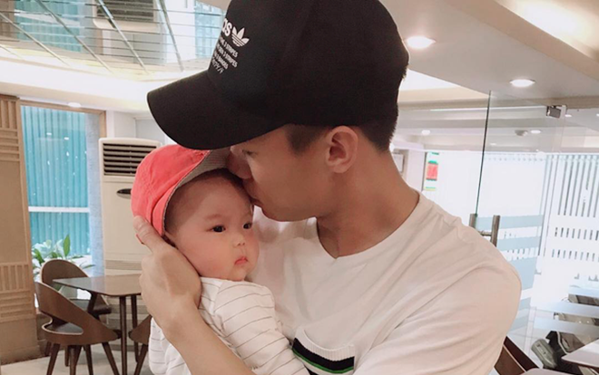 Trước thềm bán kết lượt về AFF Cup, 2 'soái ca' tuyển Việt Nam và Philippines chia sẻ nỗi nhớ con