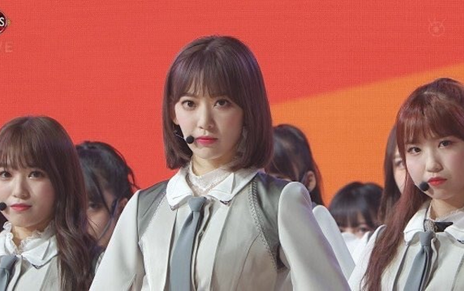 Mặc kệ dư luận, ba thành viên Nhật của IZ*ONE vẫn cùng AKB48 trình diễn 'No Way Man'!
