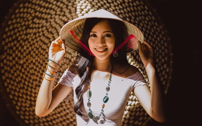 Tiểu Vy: Nàng hậu ‘rớt spotlight’ khi Minh Tú và H’Hen Niê lên đường ‘chinh chiến’?