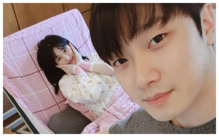 Đôi vợ chồng Idol trẻ MinHwan (FT.Island) và Yulhee cho con ti trên truyền hình