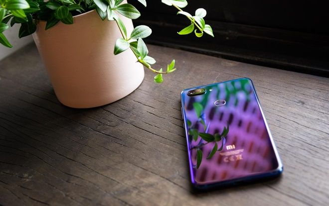 Chiếc điện thoại bí ẩn xuất hiện trong trào lưu gây sốt trên Tiktok