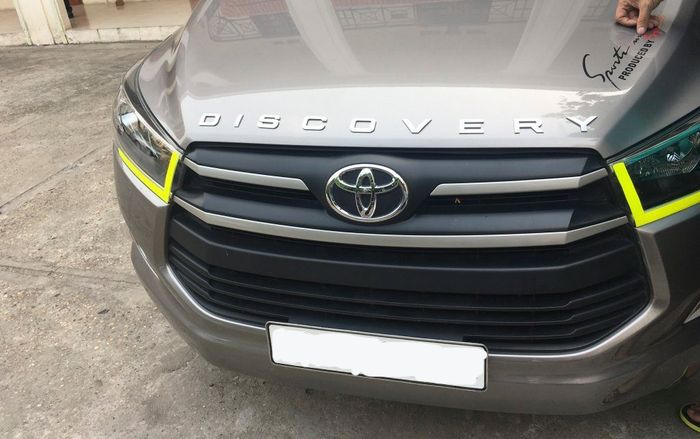 Tại sao tài xế Việt hay dán dòng chữ 'DISCOVERY' lên xế hộp của mình?