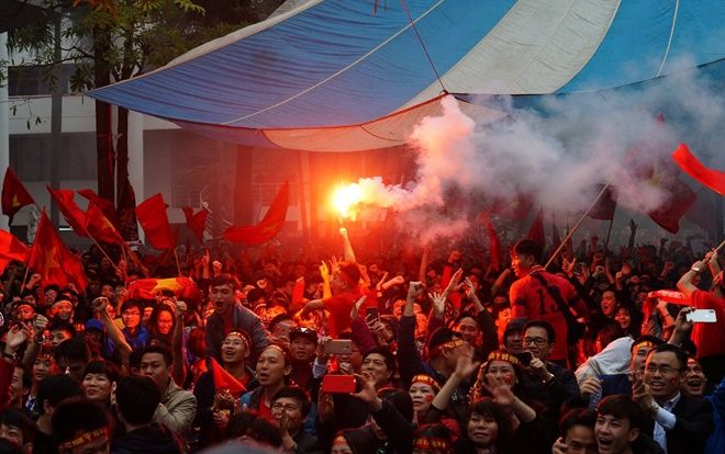 Ngày mai Việt Nam đá chung kết lượt đi AFF Cup: Điểm danh trường Đại học tổ chức big offline cho sinh viên theo dõi