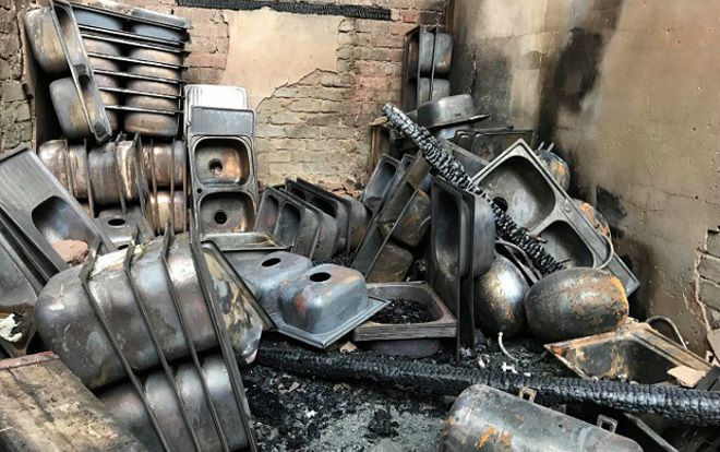 Xót xa kho hàng Tết của tiểu thương cháy đen ở Nghệ An