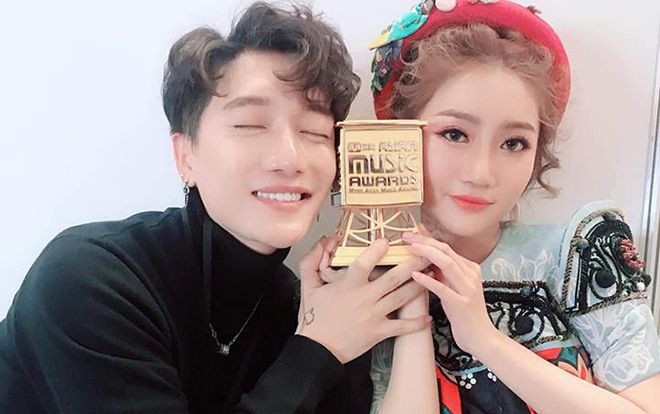 Sau cú ngã 'chí mạng' trước hàng nghìn khán giả, không ai nghĩ Orange đăng đàn và vẫn 'thăng hoa' thế này!