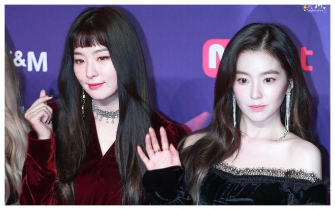 Red Velvet và 10 bộ cánh gợi cảm 'chặt đẹp' mọi thảm đỏ lễ trao giải cuối năm