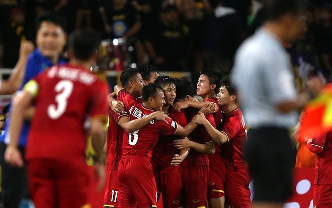 Hòa tiếc nuối trước Malaysia, Việt Nam mở toang cửa vô địch AFF Cup 2018