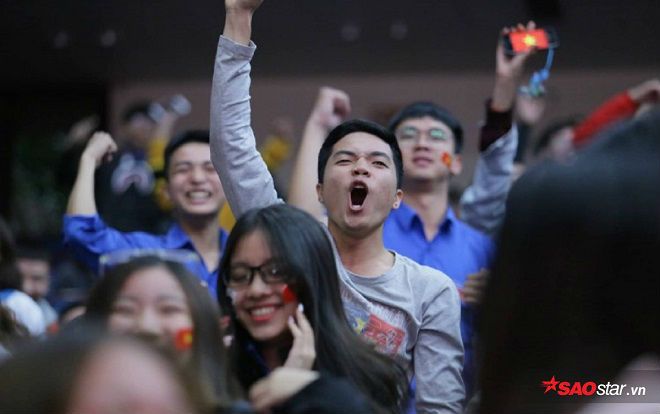 Điểm lại những khoảnh khắc đẹp nhất của sinh viên xuyên suốt trận đấu Chung kết AFF Cup Việt Nam - Malaysia