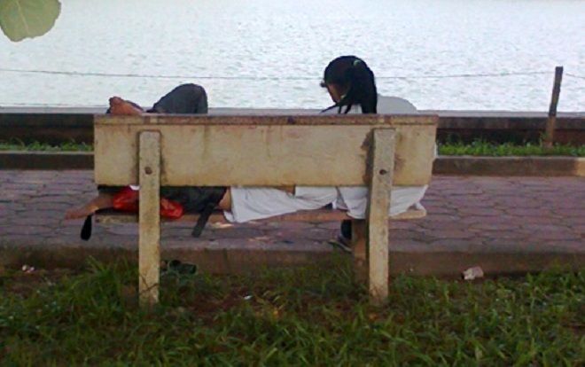 Bị cướp nhiều tài sản khi dẫn bạn gái vào công viên ở Sài Gòn tâm sự