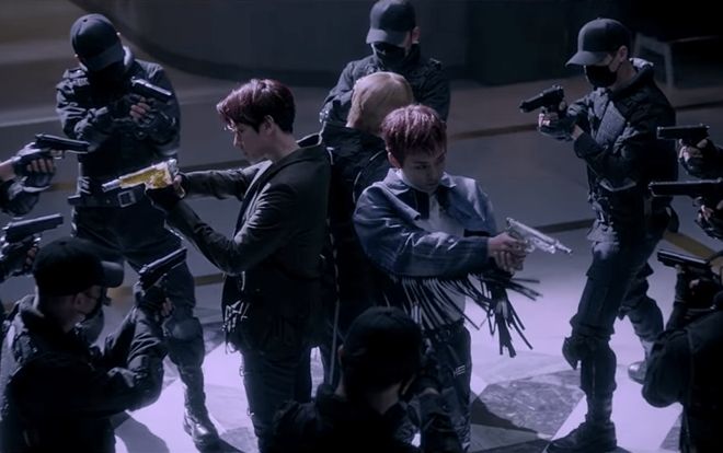 EXO hóa 'quý ông sát thủ' nguy hiểm và đầy quyến rũ trong MV trở lại 'Love Shot'
