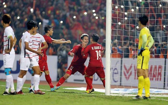 Hồng Duy đá thay Văn Hậu trong trận chung kết lượt về?