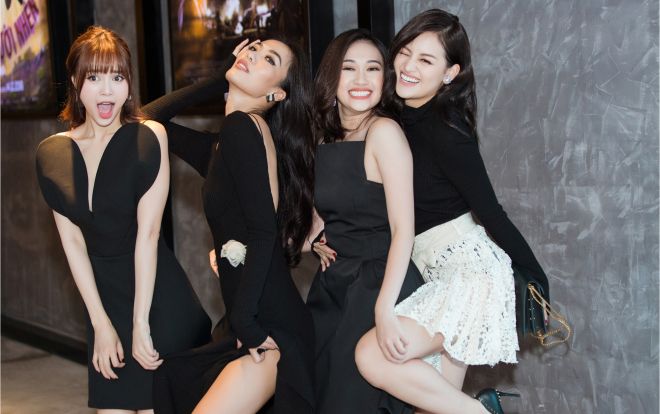 Ninh Dương Lan Ngọc làm vedette, quậy tưng cùng hội 'gái già' trên sàn catwalk