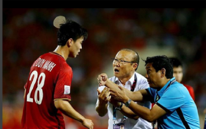 Bị CĐV Malaysia tấn công dữ dội trên Instagram, nhưng cách Duy Mạnh phản ứng mới đáng chú ý