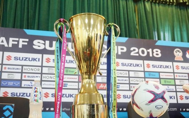 Cận cảnh cúp vàng sẽ trao cho đội thắng cuộc trong trận chung kết AFF Cup