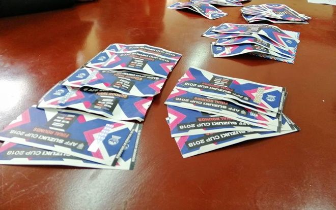 Bắt 10 phe vé đang chèo kéo thậm chí rao bán vé mời giá hơn 13 triệu/cặp trận chung kết đội tuyển Việt Nam gặp Malaysia