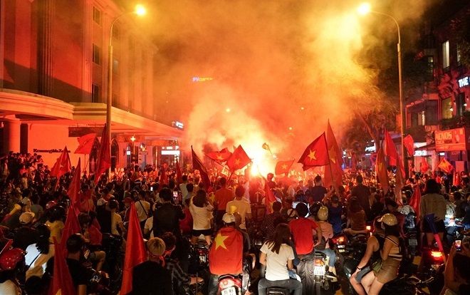 Báo chí, cộng đồng mạng Trung Quốc thêm một lần 'sốc' trước màn 'đi bão' của CĐV Việt Nam