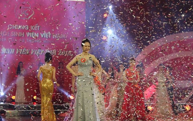 Lộ diện Tân Hoa khôi Sinh viên 2018, 'lác mắt' ngắm 45 thí sinh đẹp nhất nước trình diễn trang phục dạ hội