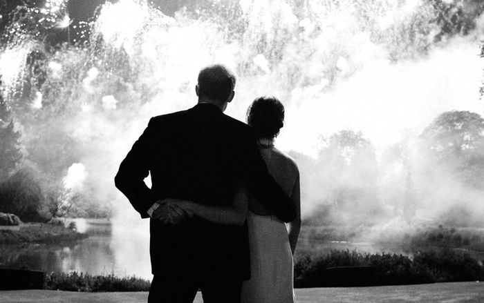 Thiệp Giáng sinh của cặp đôi Hoàng gia Anh Harry-Meghan có gì khiến dân tình không ưa?