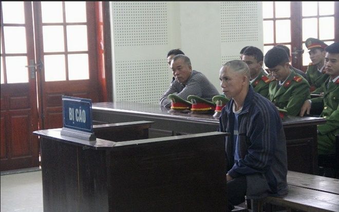 Giết người vì bị thách thức, người đàn ông mang vết thương chi chít lên tòa