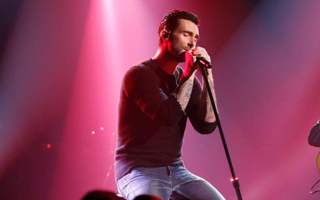 Sướng như nhân viên Apple: mua iPhone giá rẻ, xem Maroon 5 biểu diễn miễn phí