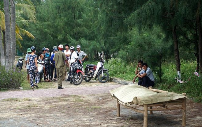 Người đàn ông chết trong tư thế treo cổ trên núi Quyết, bên cạnh là lá thư tuyệt mệnh