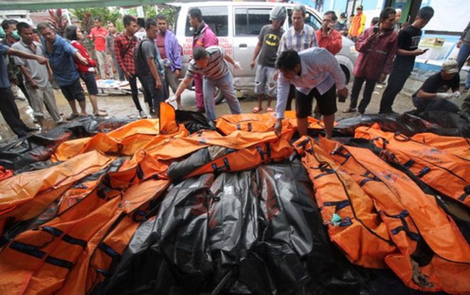Số người chết trong sóng thần Indonesia tăng lên hơn 200