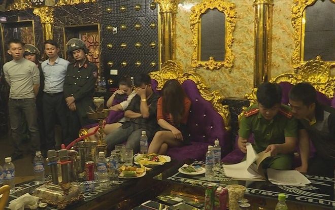 Đình chỉ công tác cô giáo tham gia sử dụng ma túy tập thể tại quán karaoke