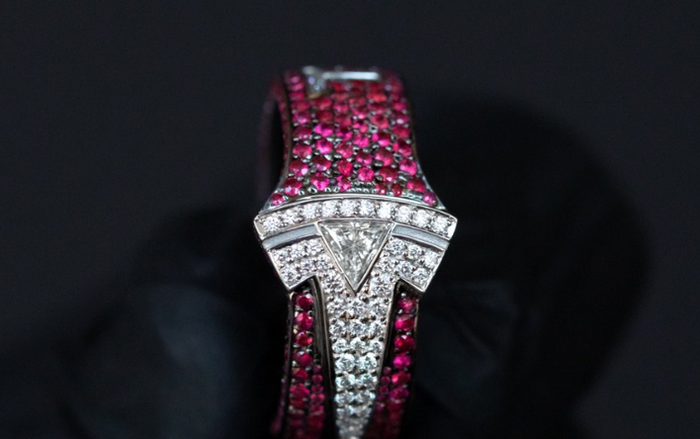 Tỷ phú xe điện Elon Musk bất ngờ được tặng quà giáng sinh cực độc có giá lên tới 930 triệu đồng